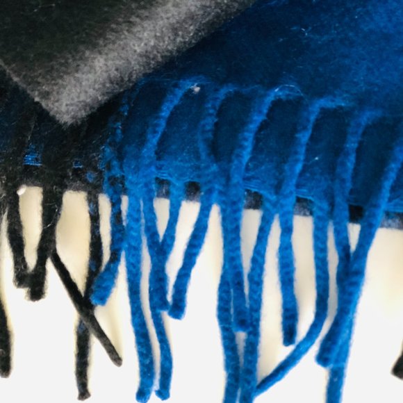 ABERCROMBIE & FITCH Scarf with 2 1/4" Fringe NWT - Picture 3 of 4